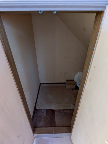 鶴富ビル　21坪の路面店テナントの収納