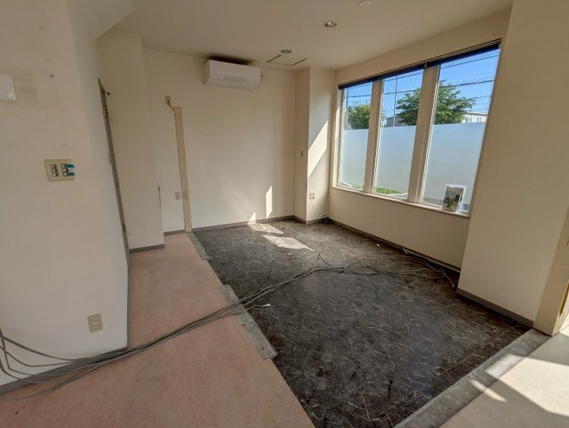 鶴富ビル　21坪の路面店テナントのロビー