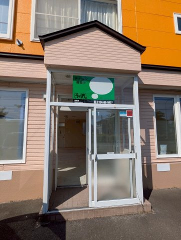 鶴富ビル　21坪の路面店テナントのエントランス