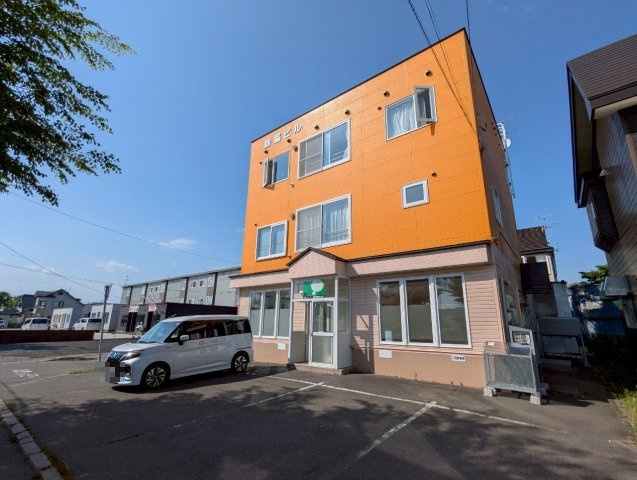 鶴富ビル　21坪の路面店テナントの外観