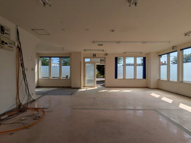 鶴富ビル　21坪の路面店テナントのロビー