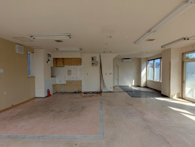 鶴富ビル　21坪の路面店テナントのロビー