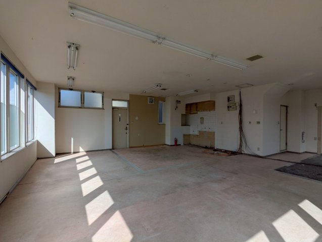 鶴富ビル　21坪の路面店テナントのロビー