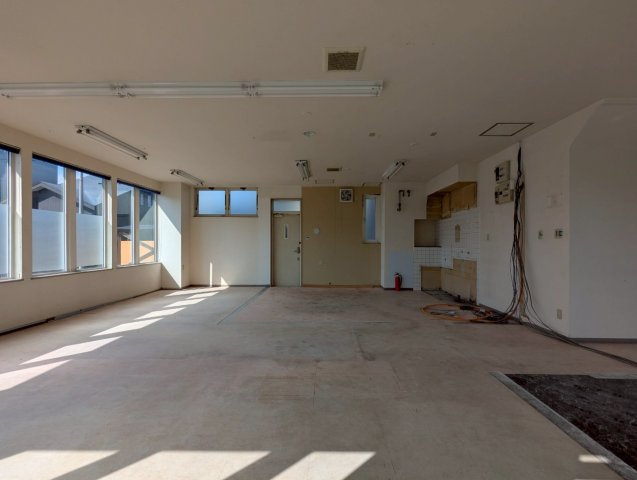 鶴富ビル　21坪の路面店テナントのロビー