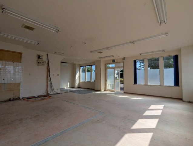 鶴富ビル　21坪の路面店テナントのロビー