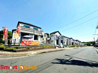【前面道路含む現地写真】 | 前面道路も広々な閑静な住宅街です♪