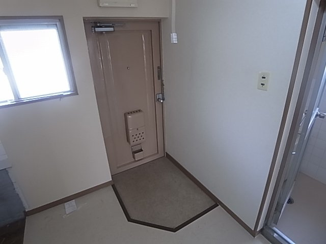 神戸市兵庫区上三条町の賃貸マンションの玄関