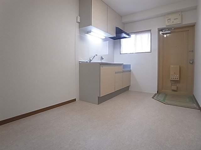 神戸市兵庫区上三条町の賃貸マンションの居間・リビング