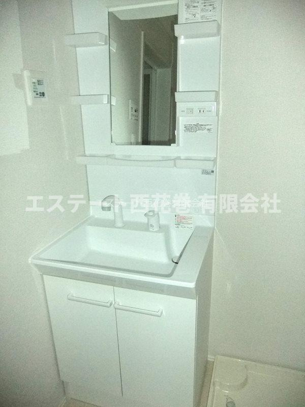 ソレイユ桜町の独立洗面台|シャワー付洗面化粧台