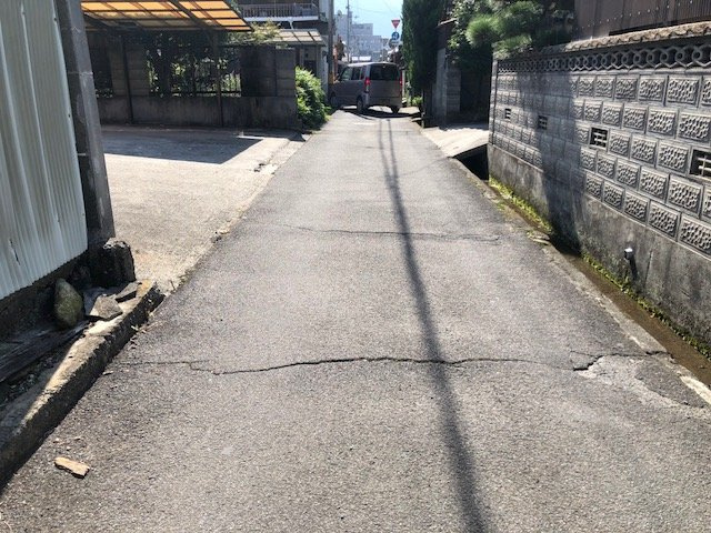 西条市大町の売地の前面道路含む現地写真