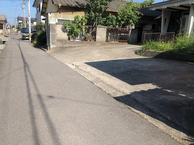 西条市大町の売地の前面道路含む現地写真
