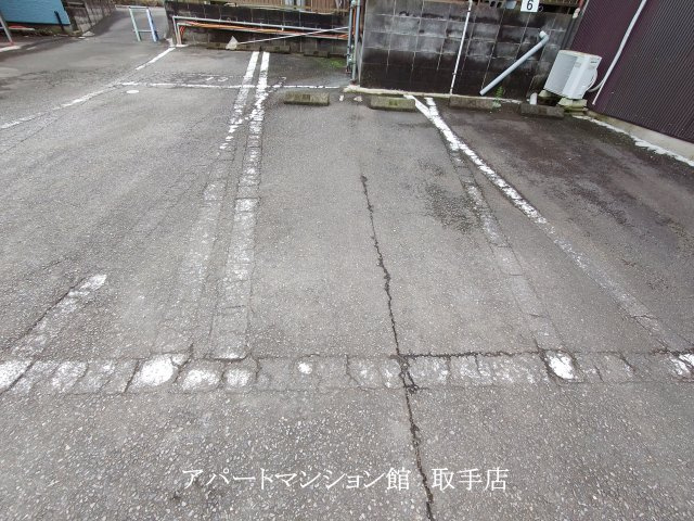 すみれハイツの駐車場