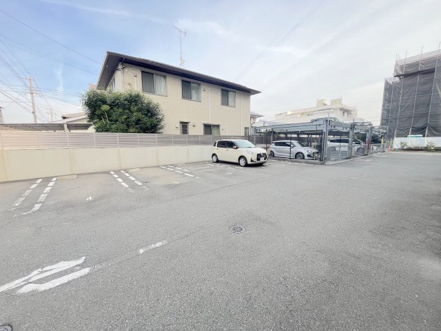 アルファステイツ春日の駐車場