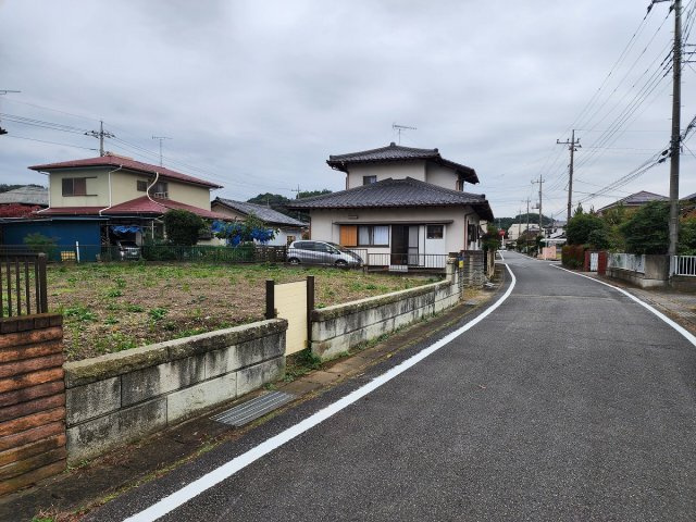 高崎市城山町　売地の前面道路含む現地写真