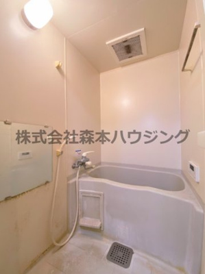 【浴室】 | 　サンフレンドユーマンション | ※同タイプ別室の写真を使用しています。
　設備内容や内装色調など相違がある場合は実際のお部屋の現状優先となります。