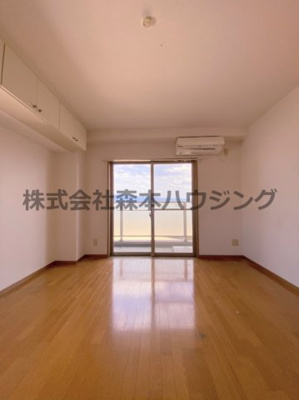 【洋室】 | 　サンフレンドユーマンション | ※同タイプ別室の写真を使用しています。
　設備内容や内装色調など相違がある場合は実際のお部屋の現状優先となります。