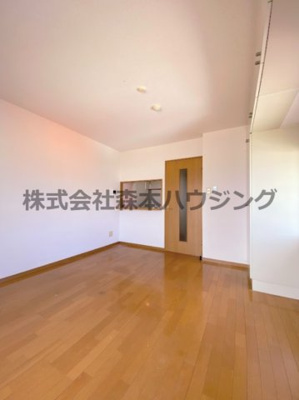 【洋室】 | 　サンフレンドユーマンション | ※同タイプ別室の写真を使用しています。
　設備内容や内装色調など相違がある場合は実際のお部屋の現状優先となります。