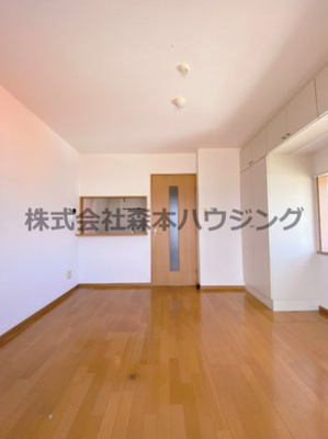 【洋室】 | 　サンフレンドユーマンション | ※同タイプ別室の写真を使用しています。
　設備内容や内装色調など相違がある場合は実際のお部屋の現状優先となります。