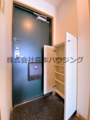 【収納】 | 　サンフレンドユーマンション | ※同タイプ別室の写真を使用しています。
　設備内容や内装色調など相違がある場合は実際のお部屋の現状優先となります。