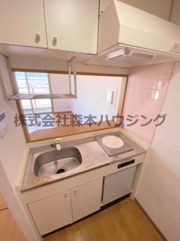 【キッチン】 | 　サンフレンドユーマンション | ※同タイプ別室の写真を使用しています。
　設備内容や内装色調など相違がある場合は実際のお部屋の現状優先となります。
