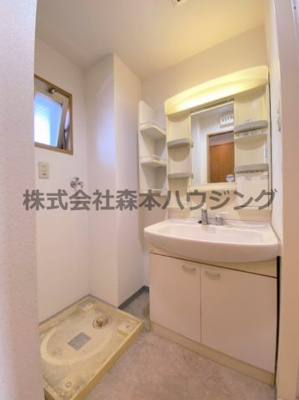 【洗面所】 | 　サンフレンドユーマンション | ※同タイプ別室の写真を使用しています。
　設備内容や内装色調など相違がある場合は実際のお部屋の現状優先となります。