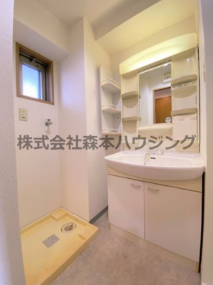 【洗面所】 | 　サンフレンドユーマンション | ※同タイプ別室の写真を使用しています。
　設備内容や内装色調など相違がある場合は実際のお部屋の現状優先となります。