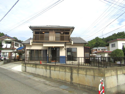 【前面道路含む現地写真】 | 【再生住宅】　甲斐市宇津谷 | 前面道路含む現地写真です