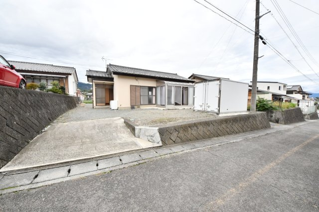 南アルプス市上宮地　平屋建中古住宅の外観
