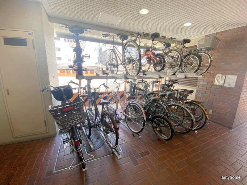 ハイネス北浜　仲介手数料無料の駐車場