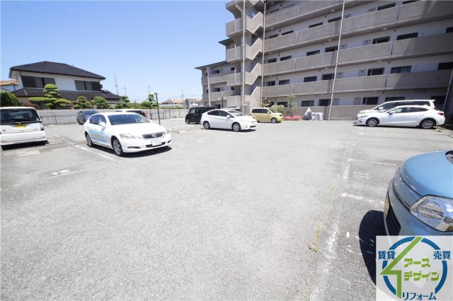 ライフアップハイツの駐車場