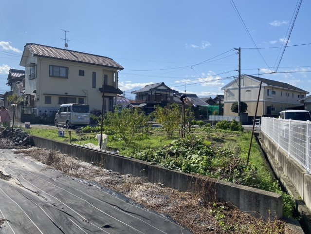 西条市喜多川の売地の前面道路含む現地写真