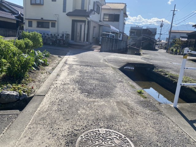 西条市喜多川の売地の前面道路含む現地写真