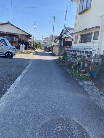西条市喜多川の売地の前面道路含む現地写真|前面道路も広々