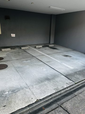 仲介手数料0円！クレスト泉の駐車場