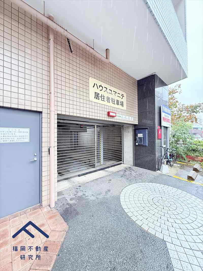 ハウスユマニテ大橋α館の駐車場