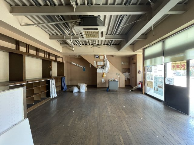 高柳様貸店舗の内装