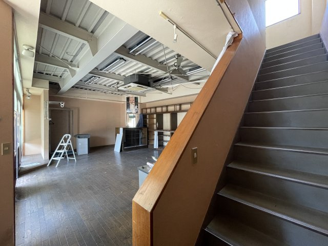 高柳様貸店舗の内装