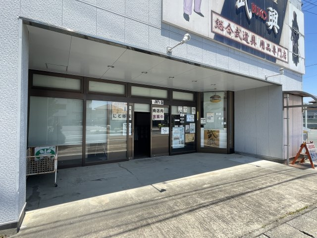 高柳様貸店舗のエントランス