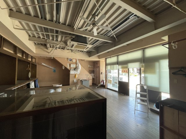 高柳様貸店舗の内装