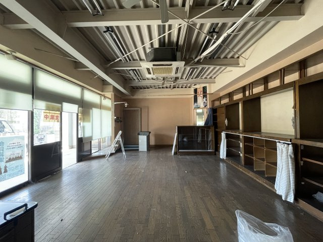 高柳様貸店舗の内装