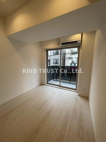 シーズンフラッツ梅田北の洋室|明るい洋室です