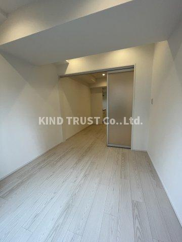 シーズンフラッツ梅田北の洋室|コンパクトで使いやすい洋室です