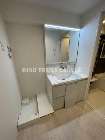 シーズンフラッツ梅田北の洗面所|広い洗面スペース