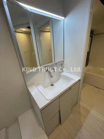 シーズンフラッツ梅田北の独立洗面台|朝の支度にも助かる、独立の洗髪洗面化粧台