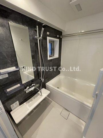 シーズンフラッツ梅田北の浴室|落ち着いた空間のお風呂です