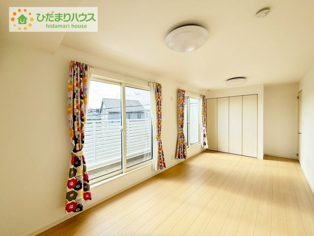 日立市東滑川町２丁目　中古戸建の洋室|バルコニーに面していて、たっぷり光りの入る明るい子供部屋です！