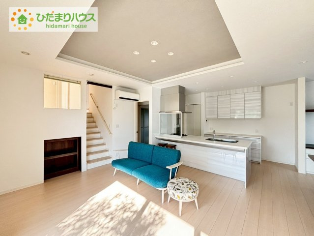 日立市東滑川町２丁目　中古戸建の居間・リビング|太陽の日差しがたっぷり入るリビング☆
家族の笑い声が響く、一家団らんにふさわしいリビングです(^^♪