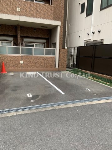 プレサンス天満橋アンジェの駐車場|駐車場です