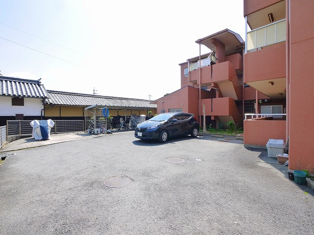 Lumiere（リュミエール）の駐車場