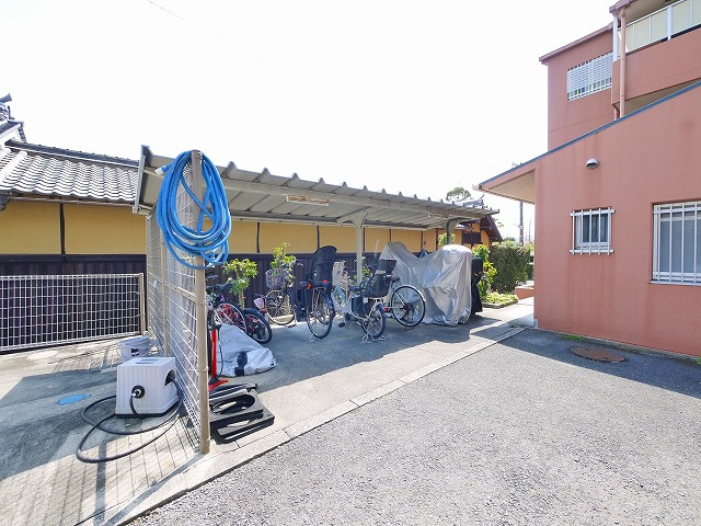 Lumiere（リュミエール）の駐車場